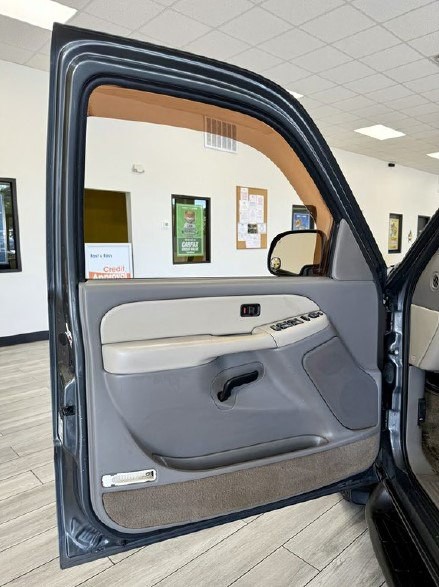 2002 GMC Yukon Image 14