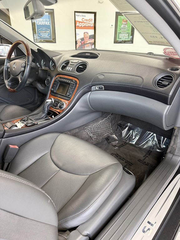 2004 Mercedes-Benz SL-Class Image 11