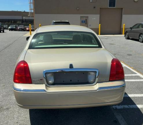 2006 Lincoln Town Car Image 4