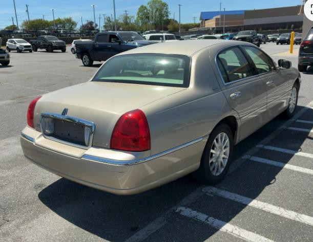 2006 Lincoln Town Car Image 5