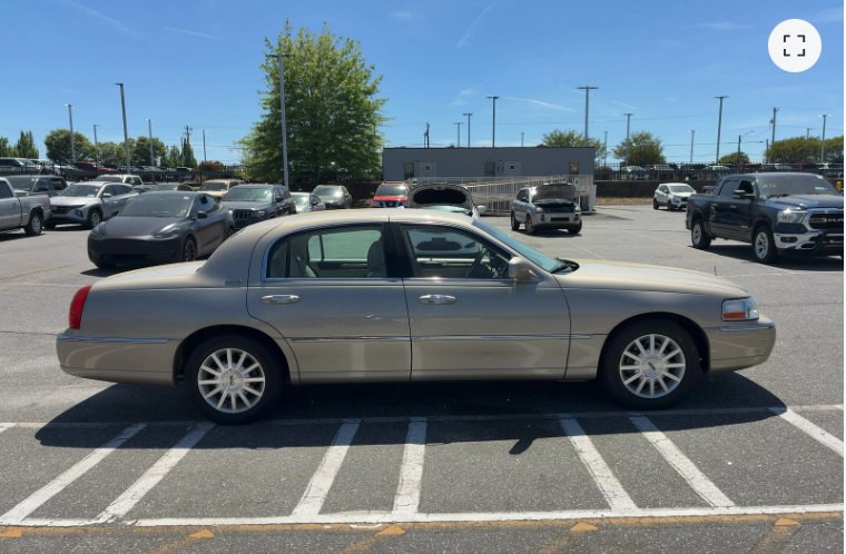 2006 Lincoln Town Car Image 7