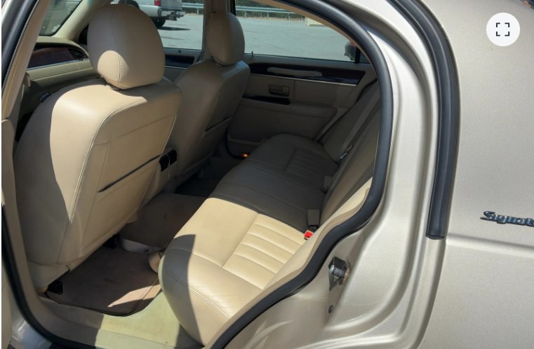 2006 Lincoln Town Car Image 9