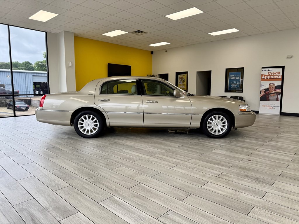2006 Lincoln Town Car Image 5