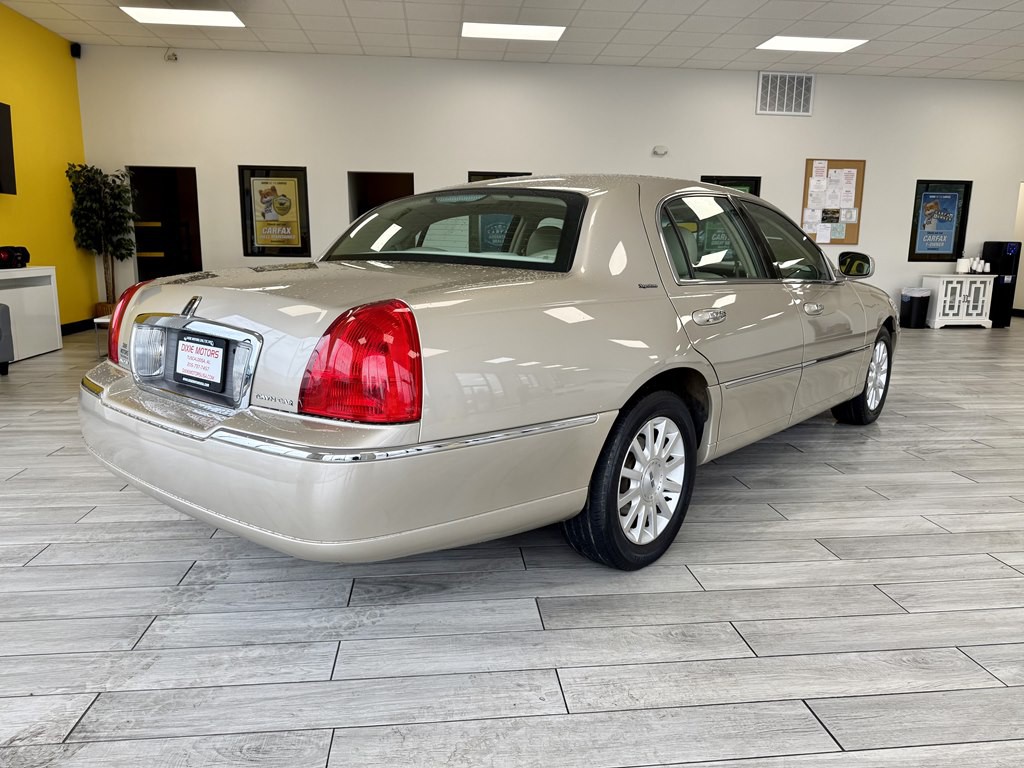 2006 Lincoln Town Car Image 6