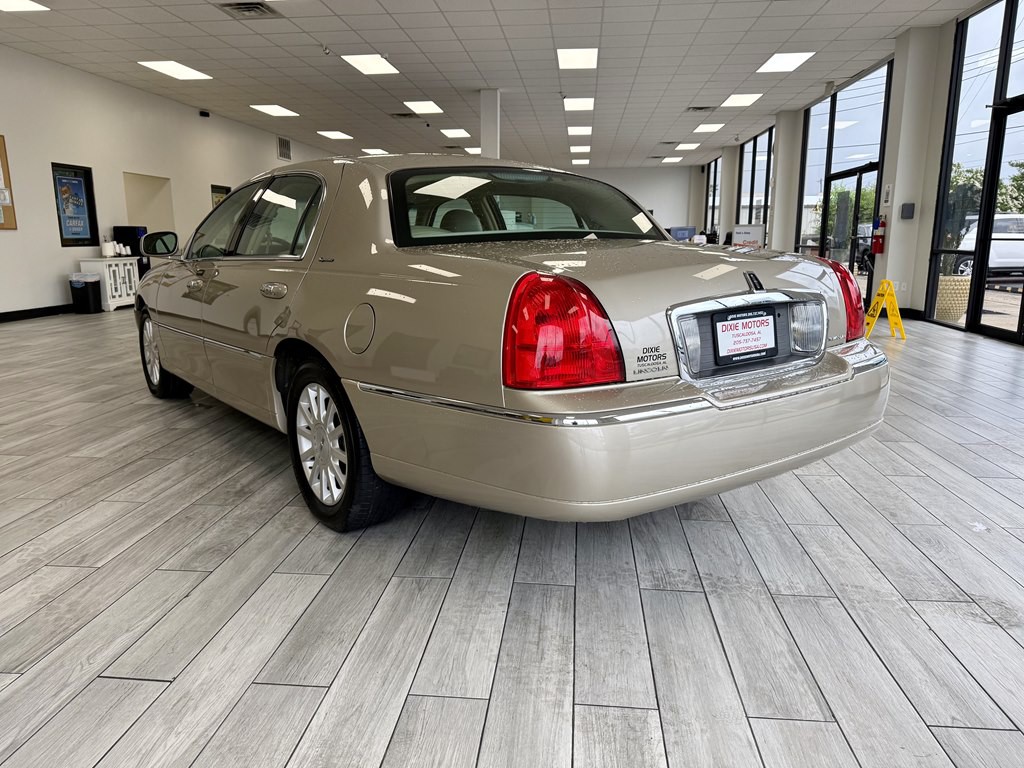 2006 Lincoln Town Car Image 7