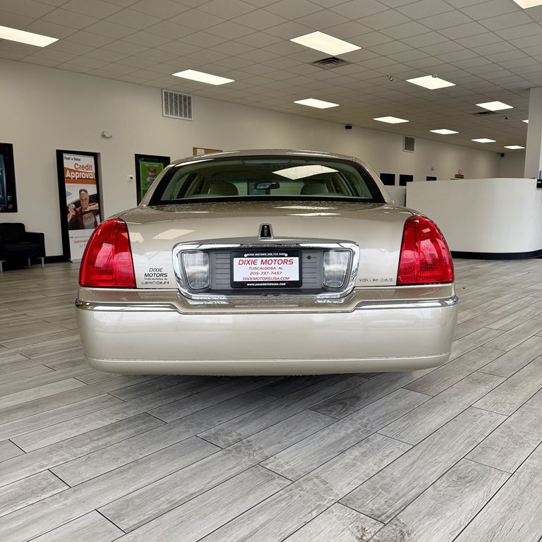 2006 Lincoln Town Car Image 8