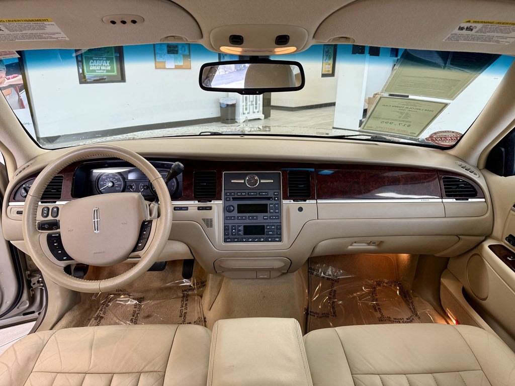 2006 Lincoln Town Car Image 10