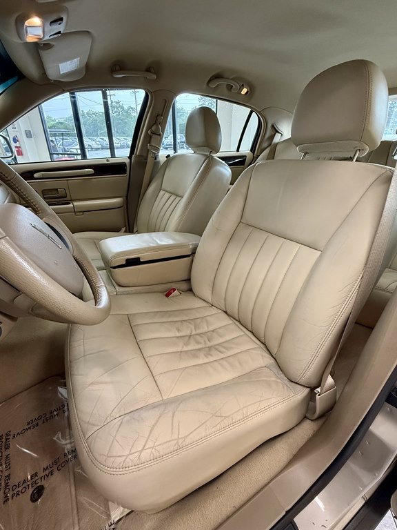 2006 Lincoln Town Car Image 13