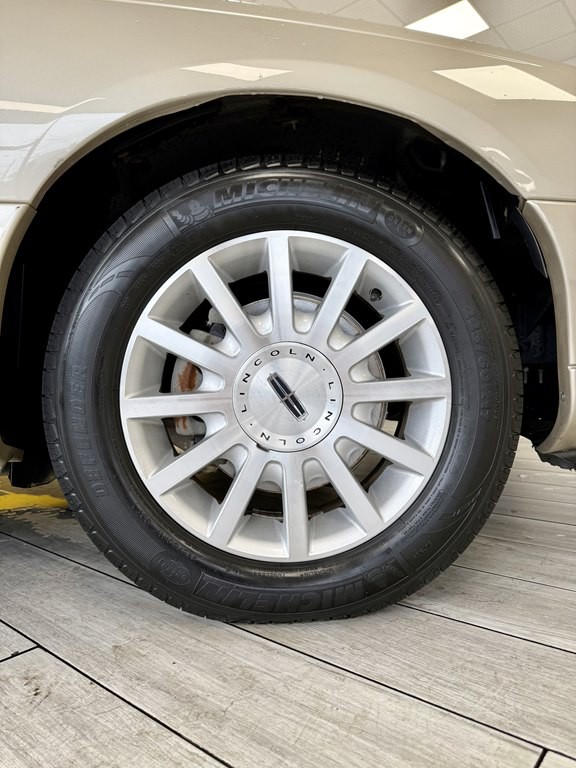 2006 Lincoln Town Car Image 18