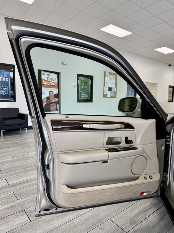 2006 Lincoln Town Car Image 15