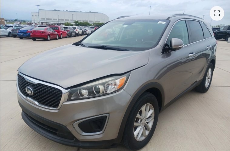 2017 Kia Sorento Image 2