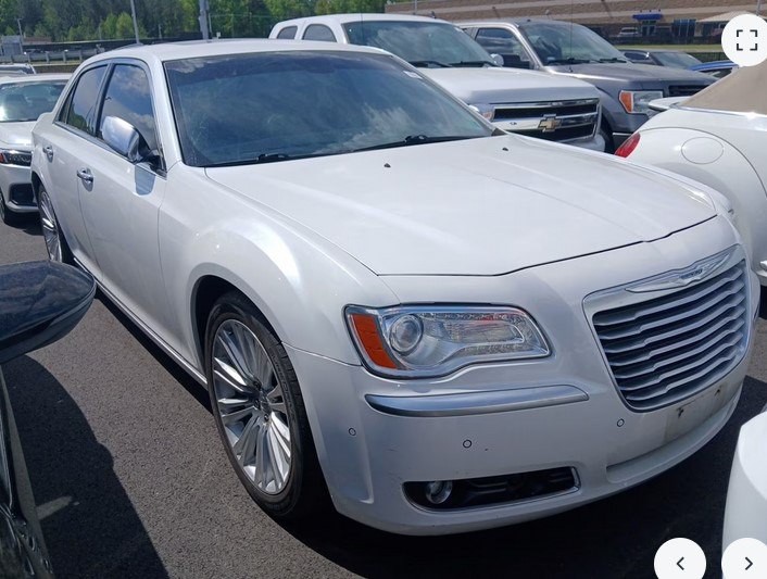 2012 Chrysler 300 Image 1