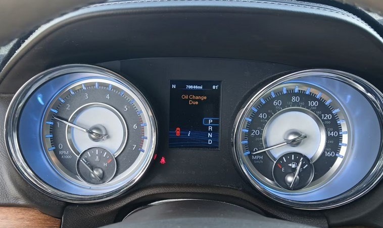 2012 Chrysler 300 Image 5