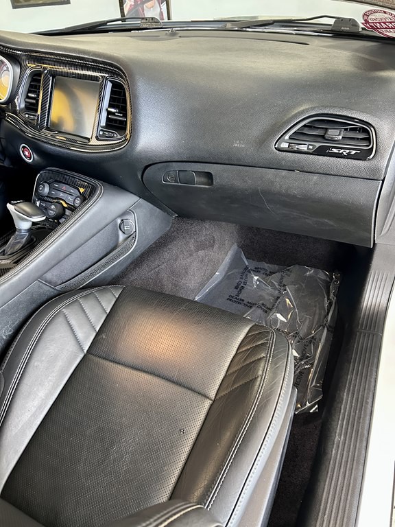 2016 Dodge Challenger Image 12