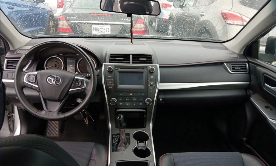 2017 Toyota Camry Image 5
