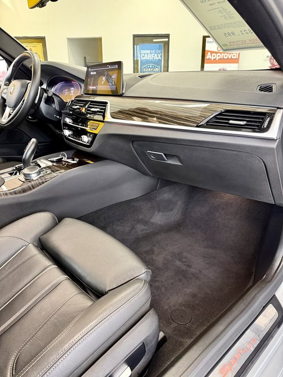 2020 BMW 5 Series Image 12