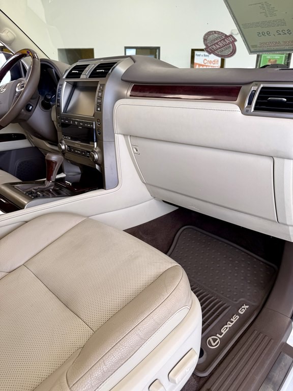 2015 Lexus GX Image 11