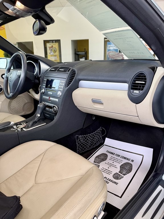 2005 Mercedes-Benz SLK-Class Image 11