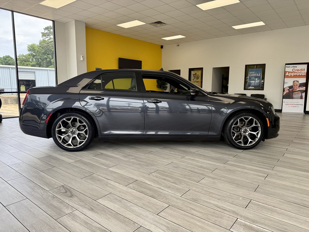 2018 Chrysler 300 Image 5