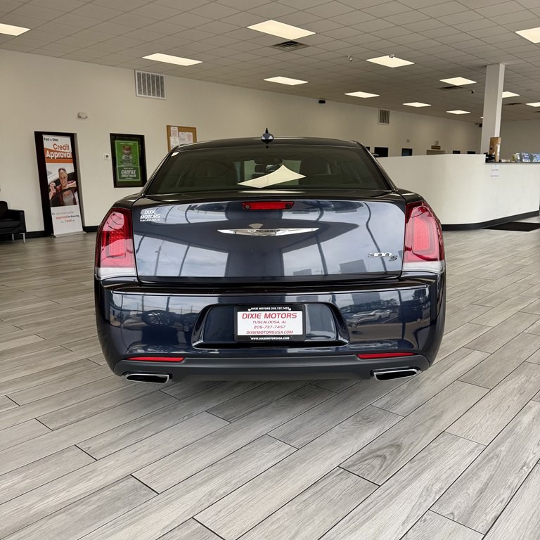 2018 Chrysler 300 Image 8