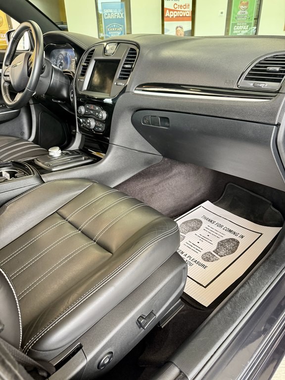 2018 Chrysler 300 Image 12