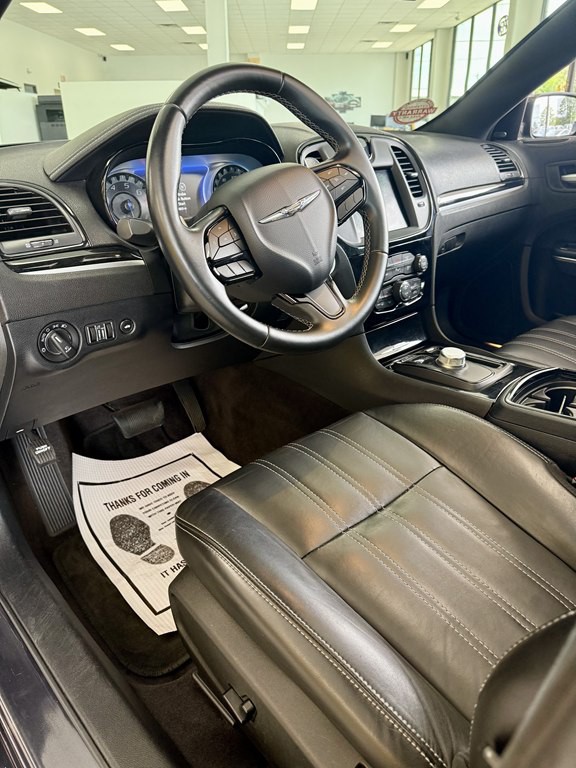2018 Chrysler 300 Image 13