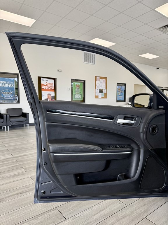 2018 Chrysler 300 Image 15