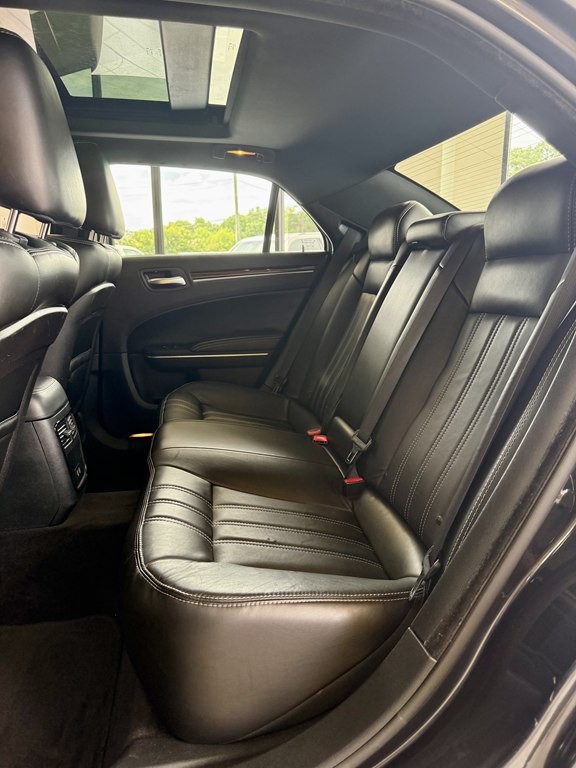 2018 Chrysler 300 Image 16
