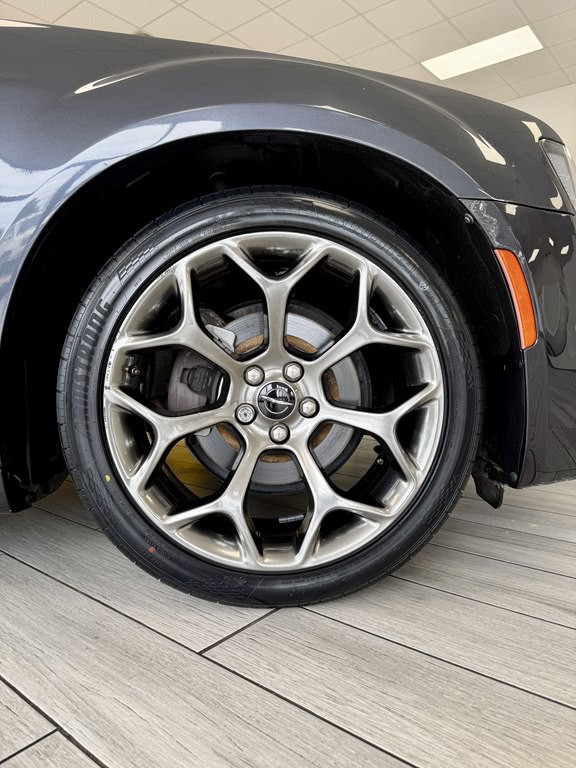 2018 Chrysler 300 Image 18