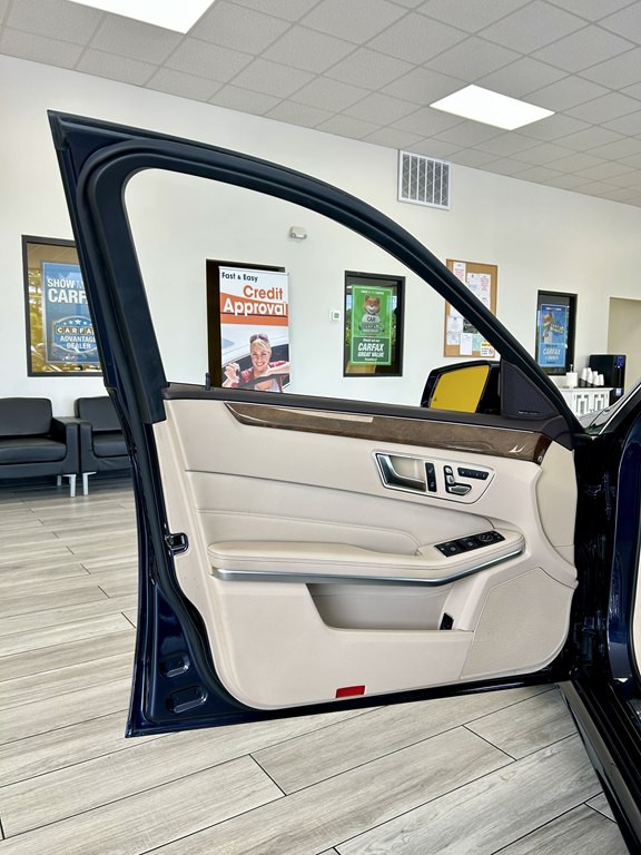 2016 Mercedes-Benz E-Class Image 9