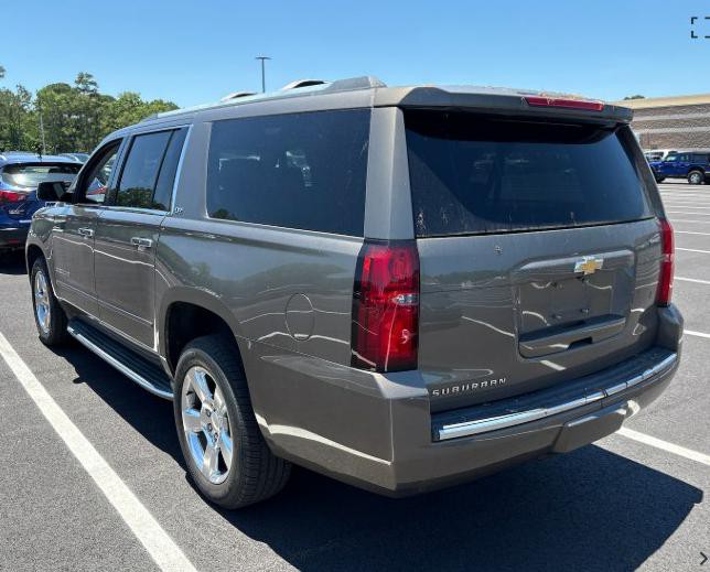 2016 Chevrolet Suburban Image 3