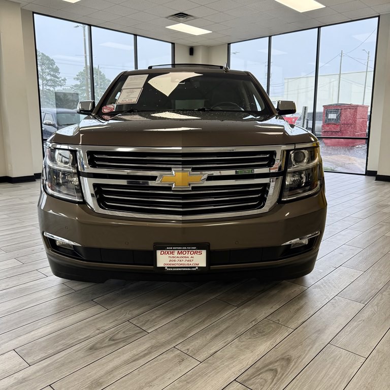 2016 Chevrolet Suburban Image 2