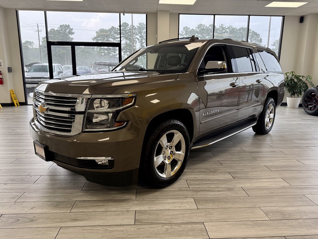 2016 Chevrolet Suburban Image 3
