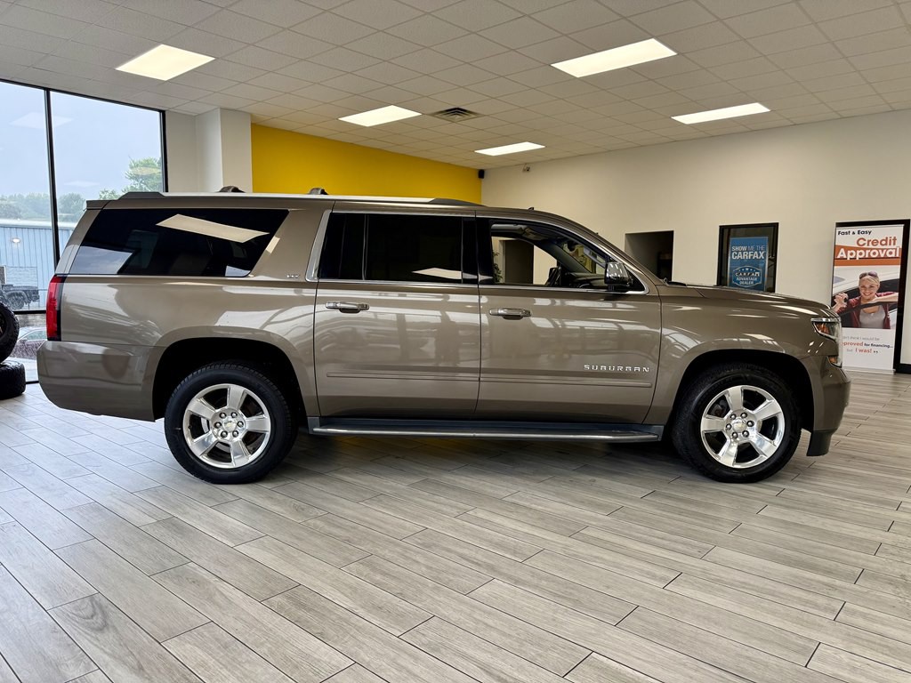 2016 Chevrolet Suburban Image 5