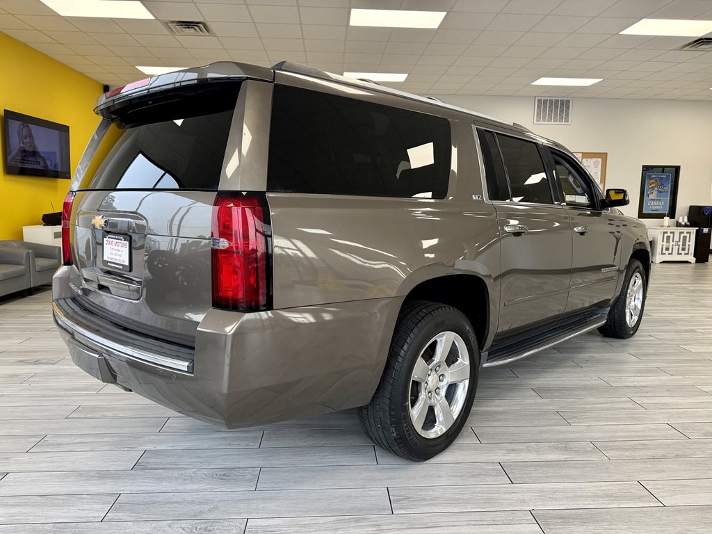 2016 Chevrolet Suburban Image 6