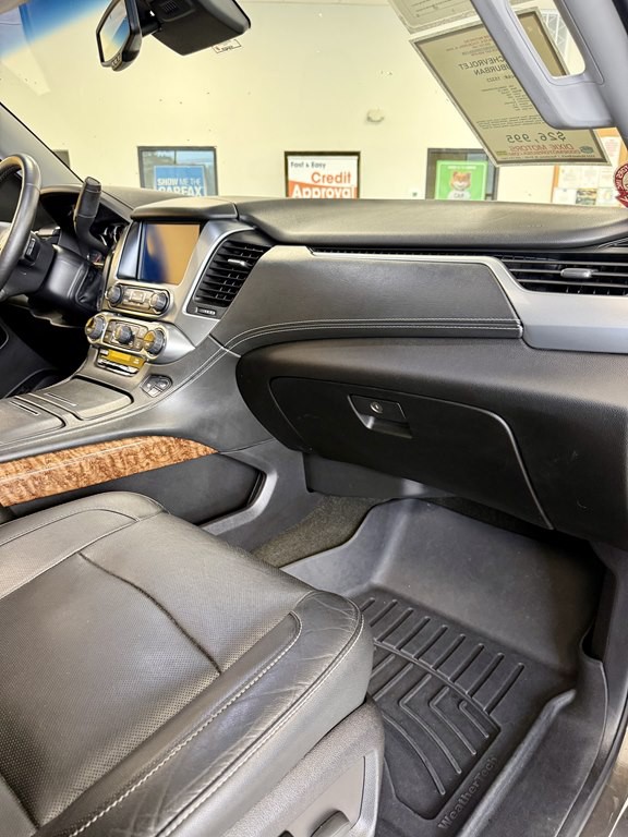 2016 Chevrolet Suburban Image 12