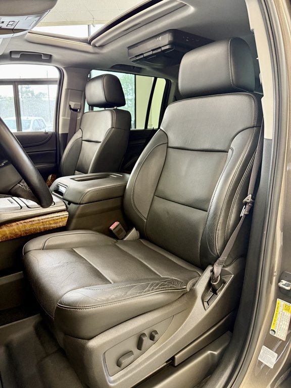 2016 Chevrolet Suburban Image 14