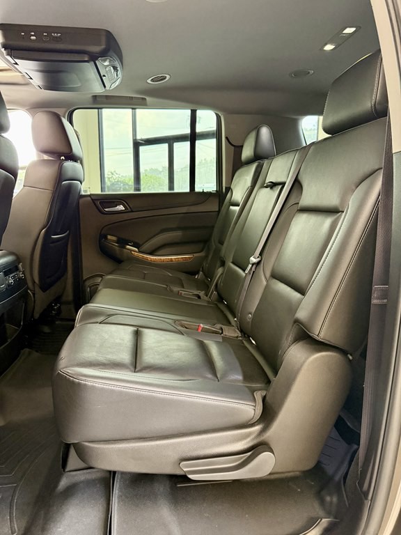 2016 Chevrolet Suburban Image 17