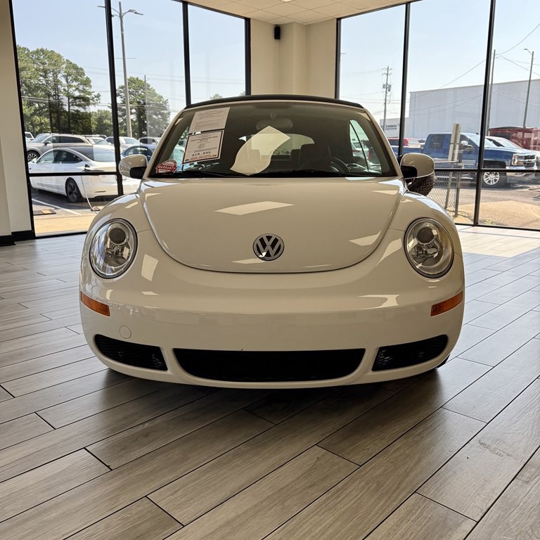 2009 Volkswagen Beetle Image 2