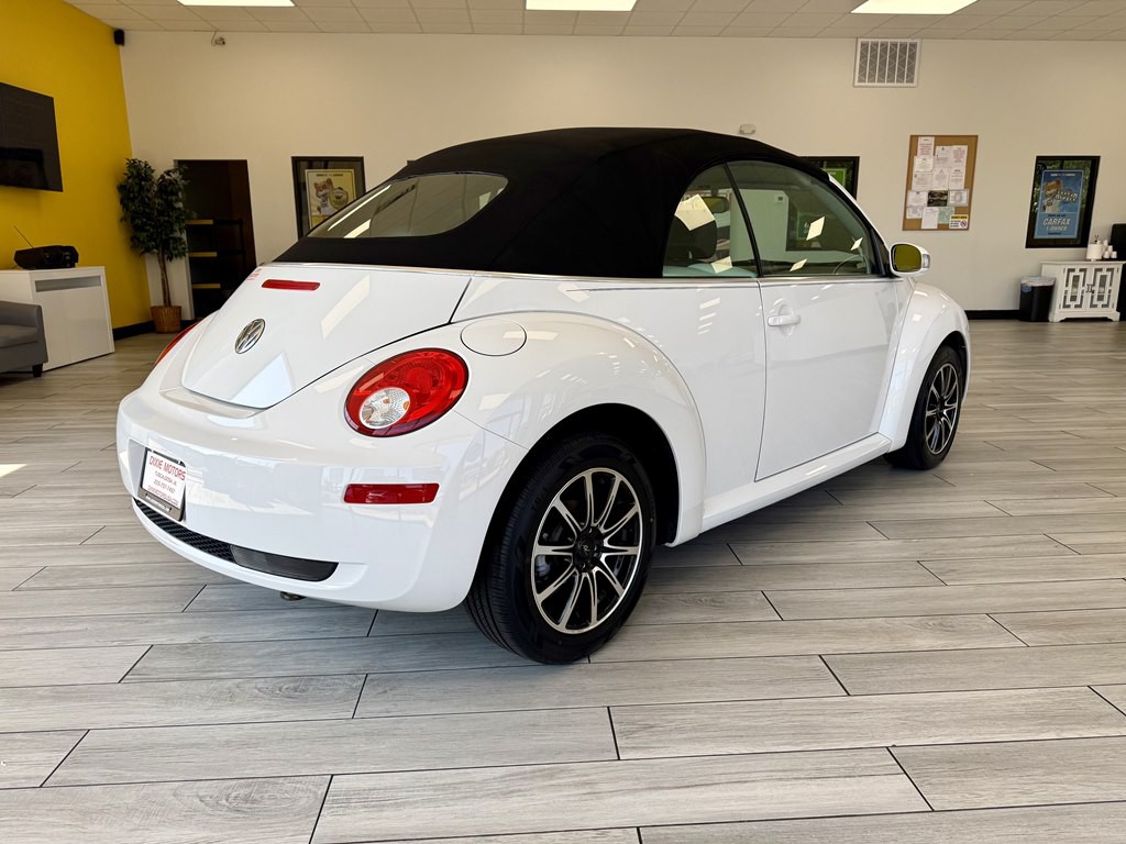 2009 Volkswagen Beetle Image 6