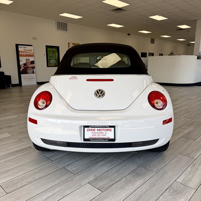 2009 Volkswagen Beetle Image 8
