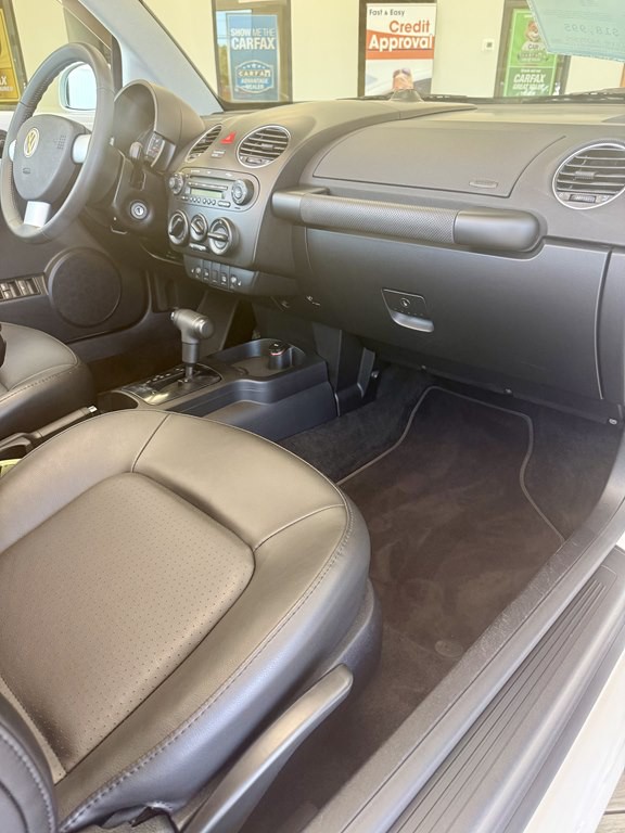 2009 Volkswagen Beetle Image 11