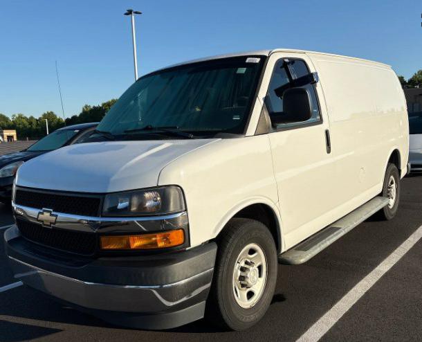 2018 Chevrolet Express Image 2