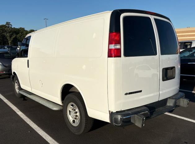 2018 Chevrolet Express Image 3