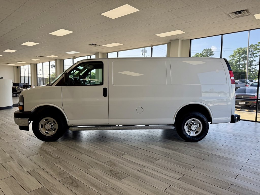 2018 Chevrolet Express Image 4