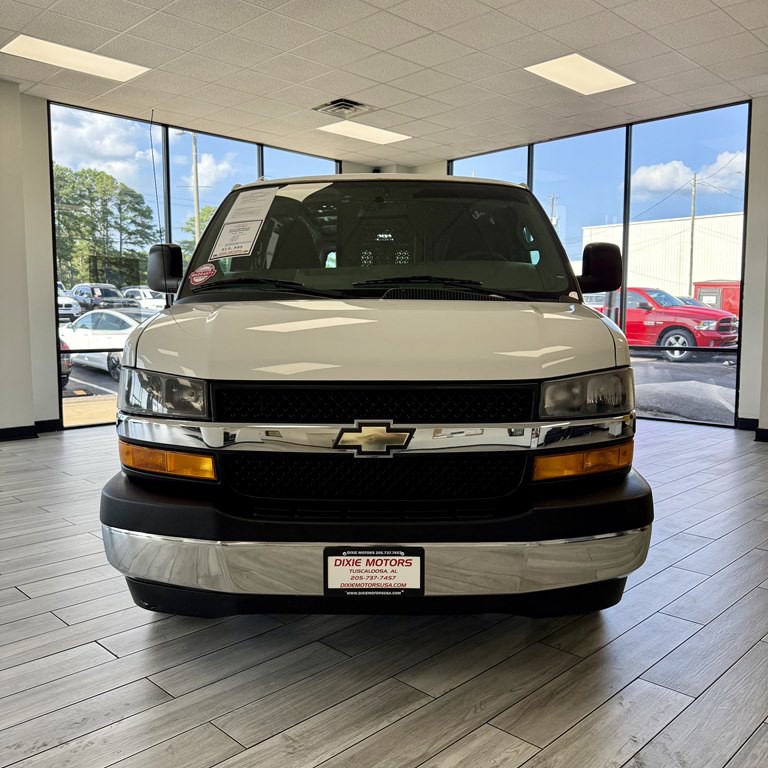 2018 Chevrolet Express Image 2