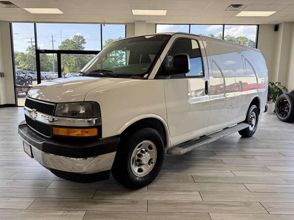 2018 Chevrolet Express Image 3