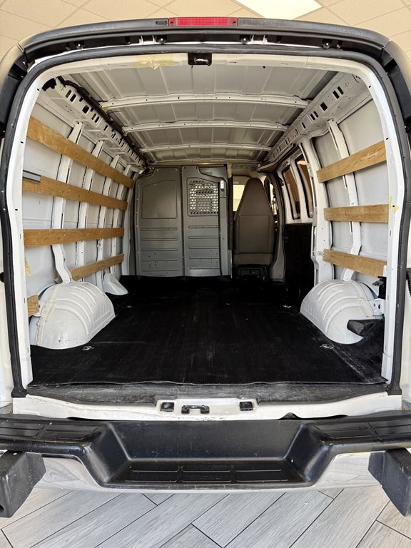 2018 Chevrolet Express Image 9