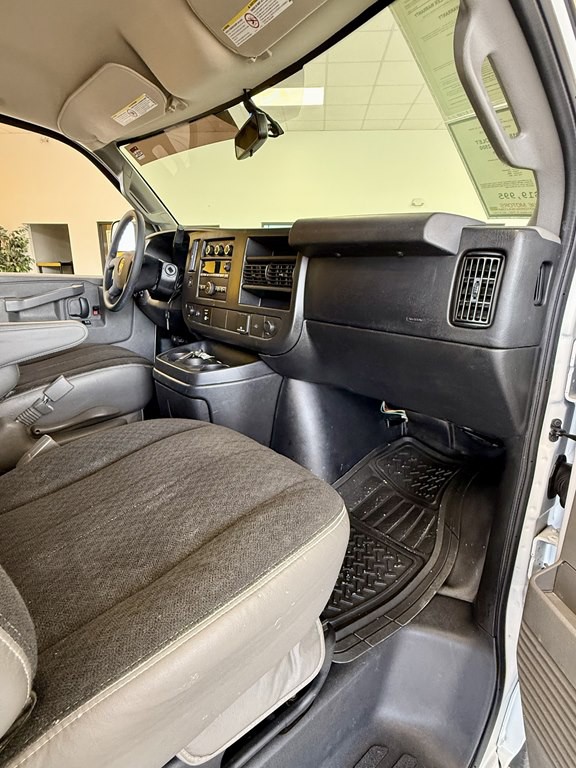2018 Chevrolet Express Image 12
