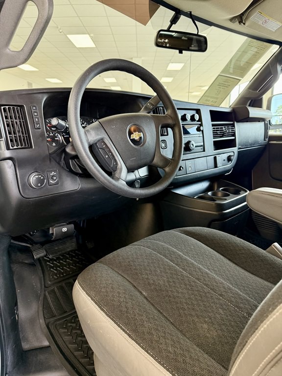 2018 Chevrolet Express Image 13
